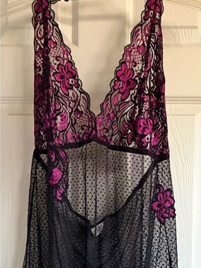 Frederick's of Hollywood Black & Fuchsia Floral Lace Chemise